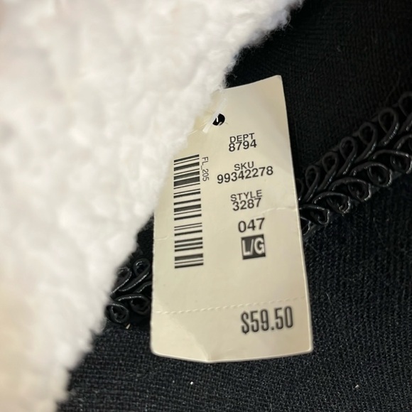 Aeropostale White Vest Size L/G. Never worn w/tags - Picture 3 of 7